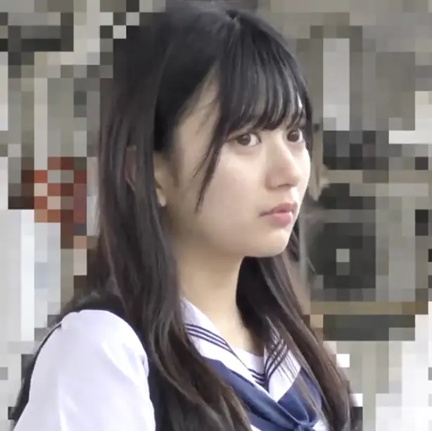 半袖白襟セーラー
かりんちゃん032の真顔シーン